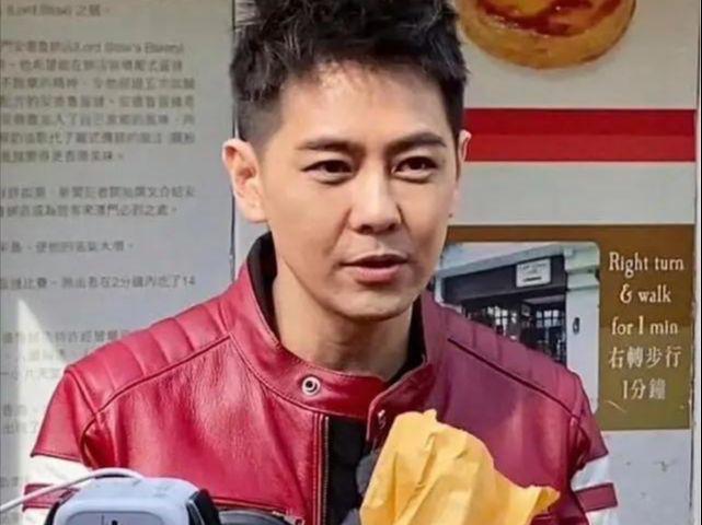 光车祸后颜值依旧帅气俊朗的小伙子九游会网站49岁林志颖活动生图曝(图2)