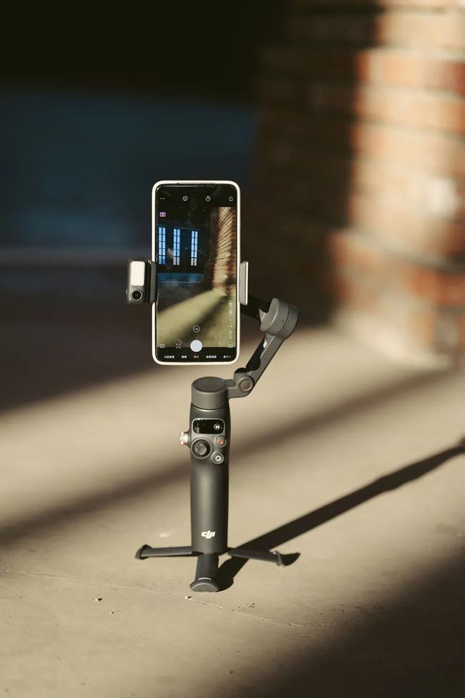 blie 7 Pro稳定器首发初体验！九游会网站549元！大疆OSMO Mo(图12)